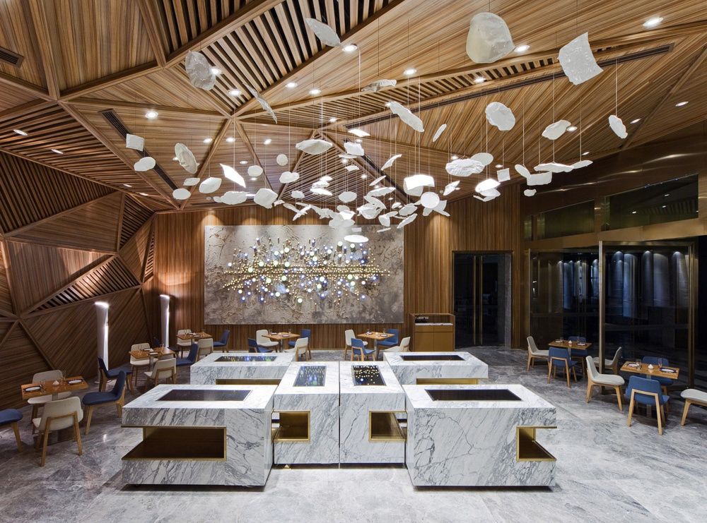 Дизайнерский потолок в кафе