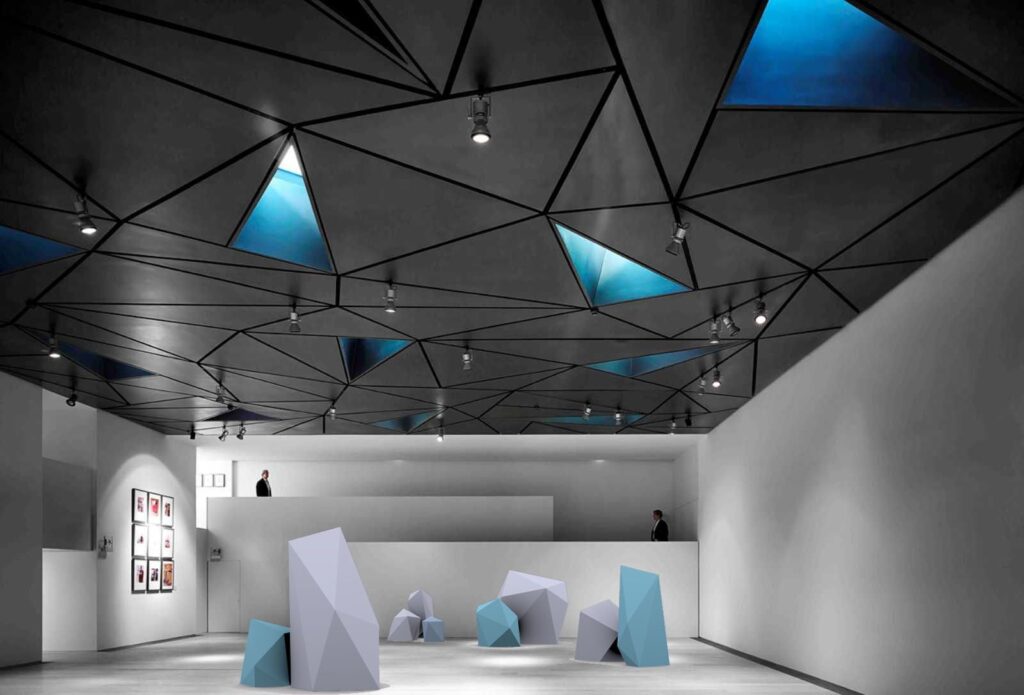 дизайнерский потолок в выставочные центры