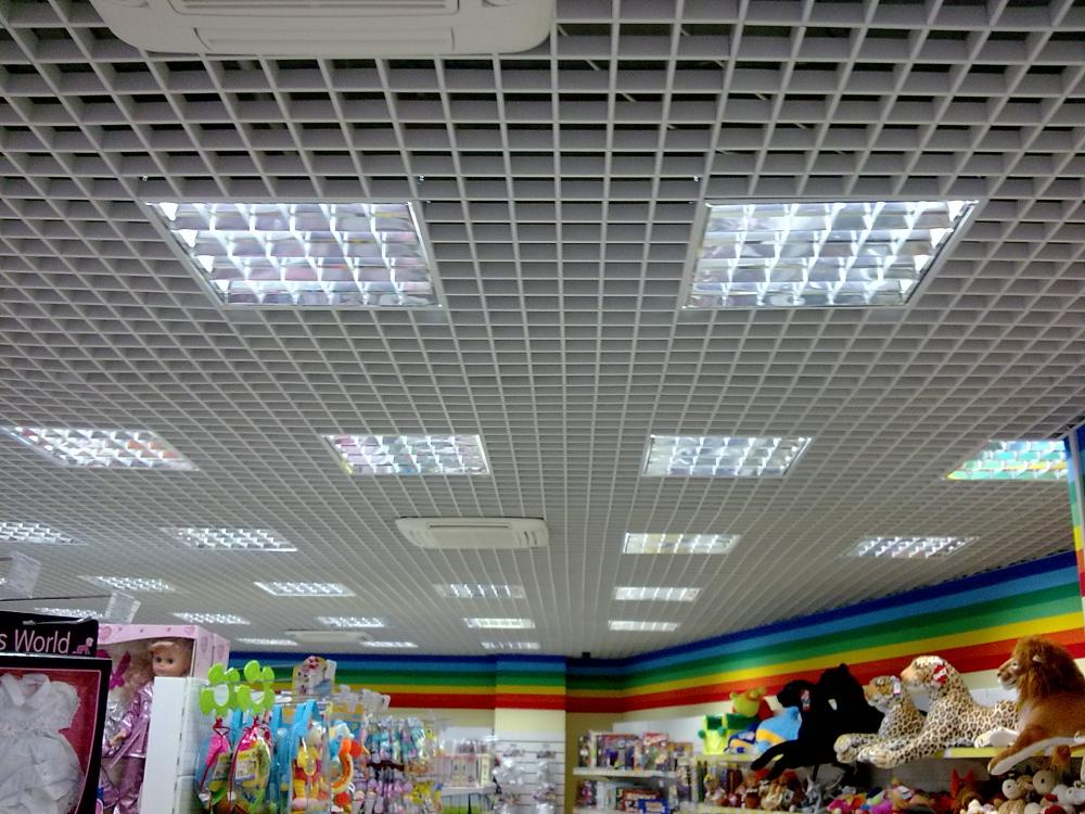 грильято потолки в супермаркете