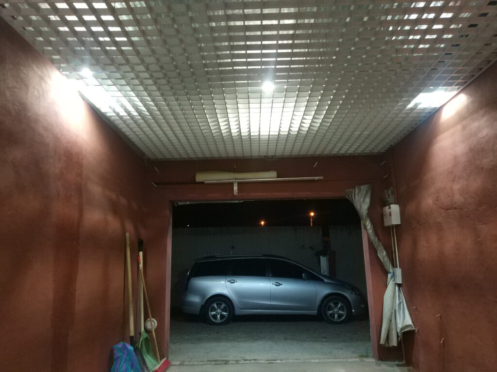 Грильято потолок в гараж