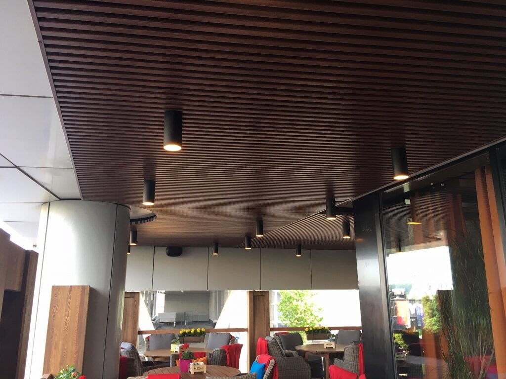 реечный потолок в ресторан